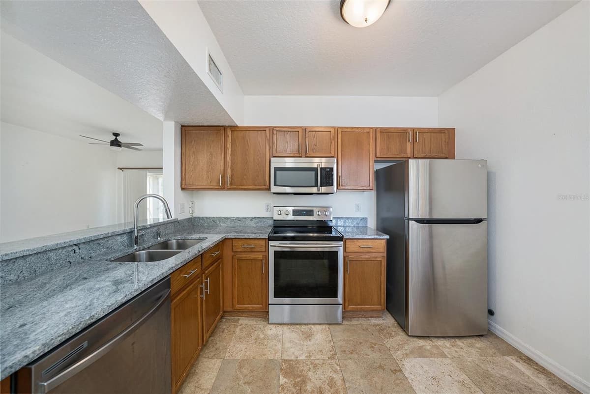 6011 SKYDALE WAY — photo 9 of 24