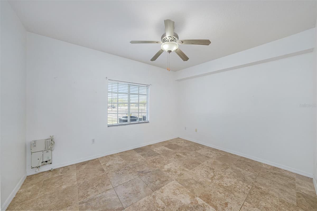 6011 SKYDALE WAY — photo 11 of 24