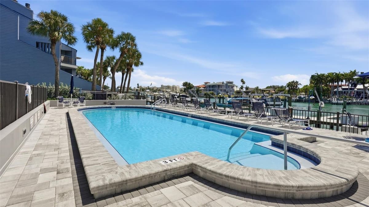 910 PINELLAS BAYWAY — photo 33 of 43
