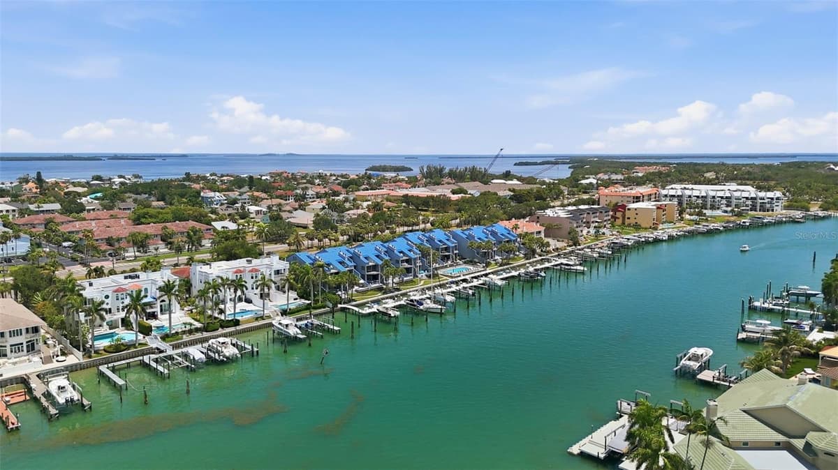 910 PINELLAS BAYWAY — photo 37 of 43