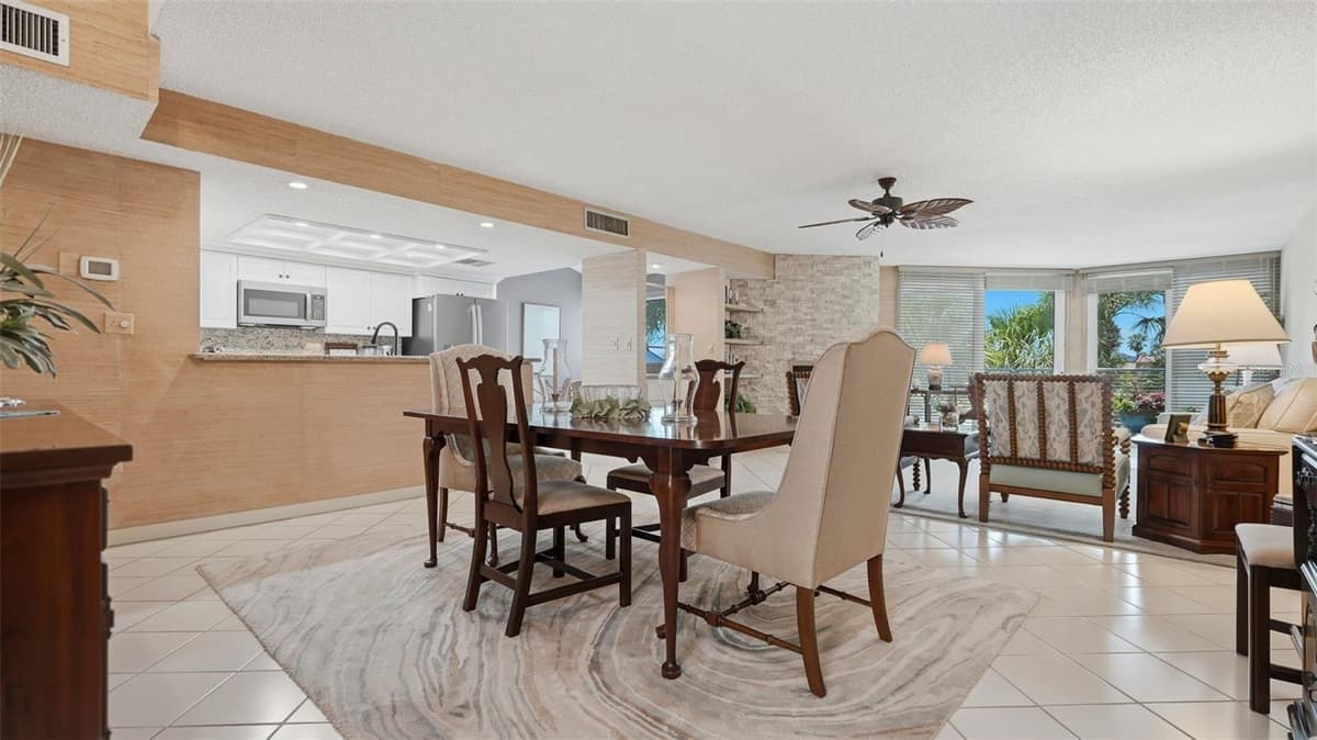 910 PINELLAS BAYWAY — photo 11 of 43