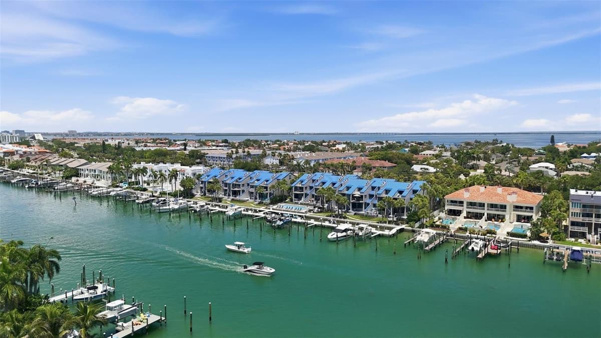 910 PINELLAS BAYWAY — photo 38 of 43