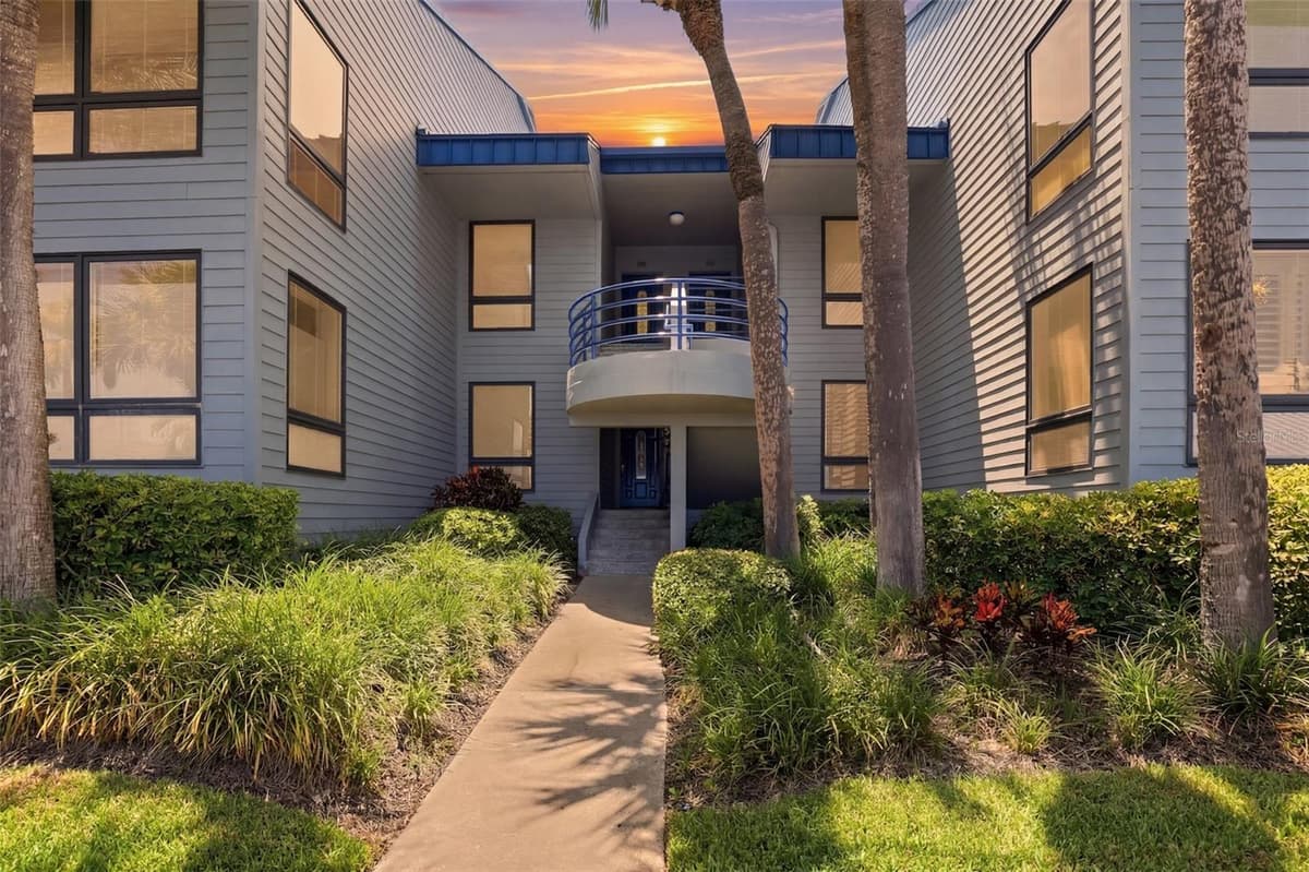 910 PINELLAS BAYWAY — photo 30 of 43