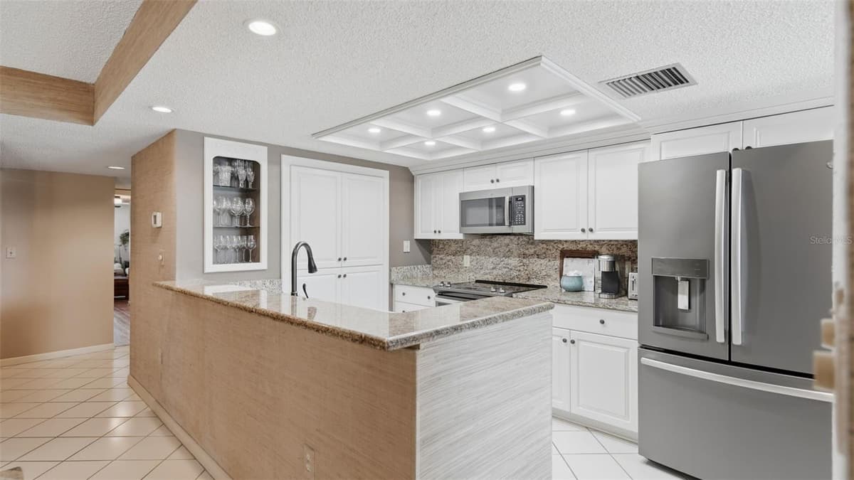 910 PINELLAS BAYWAY — photo 4 of 43