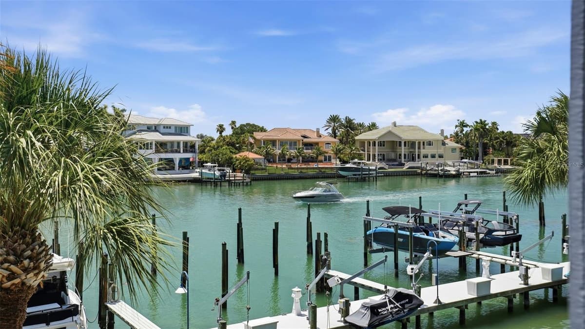 910 PINELLAS BAYWAY — photo 14 of 43