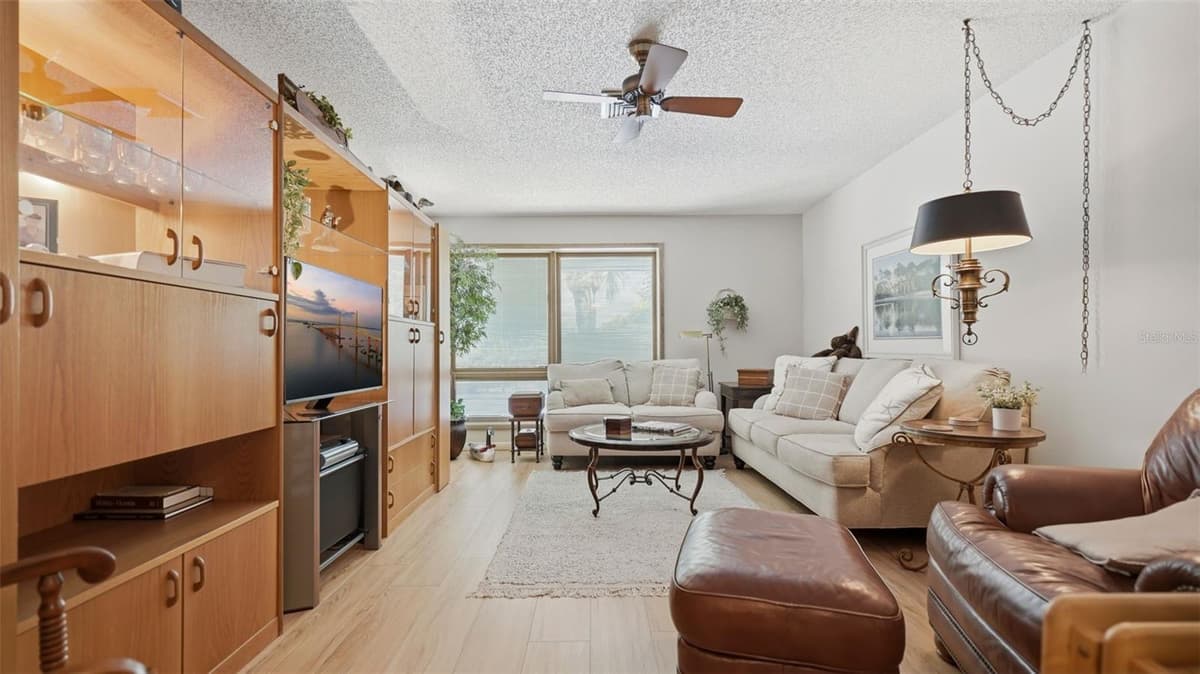 910 PINELLAS BAYWAY — photo 10 of 43