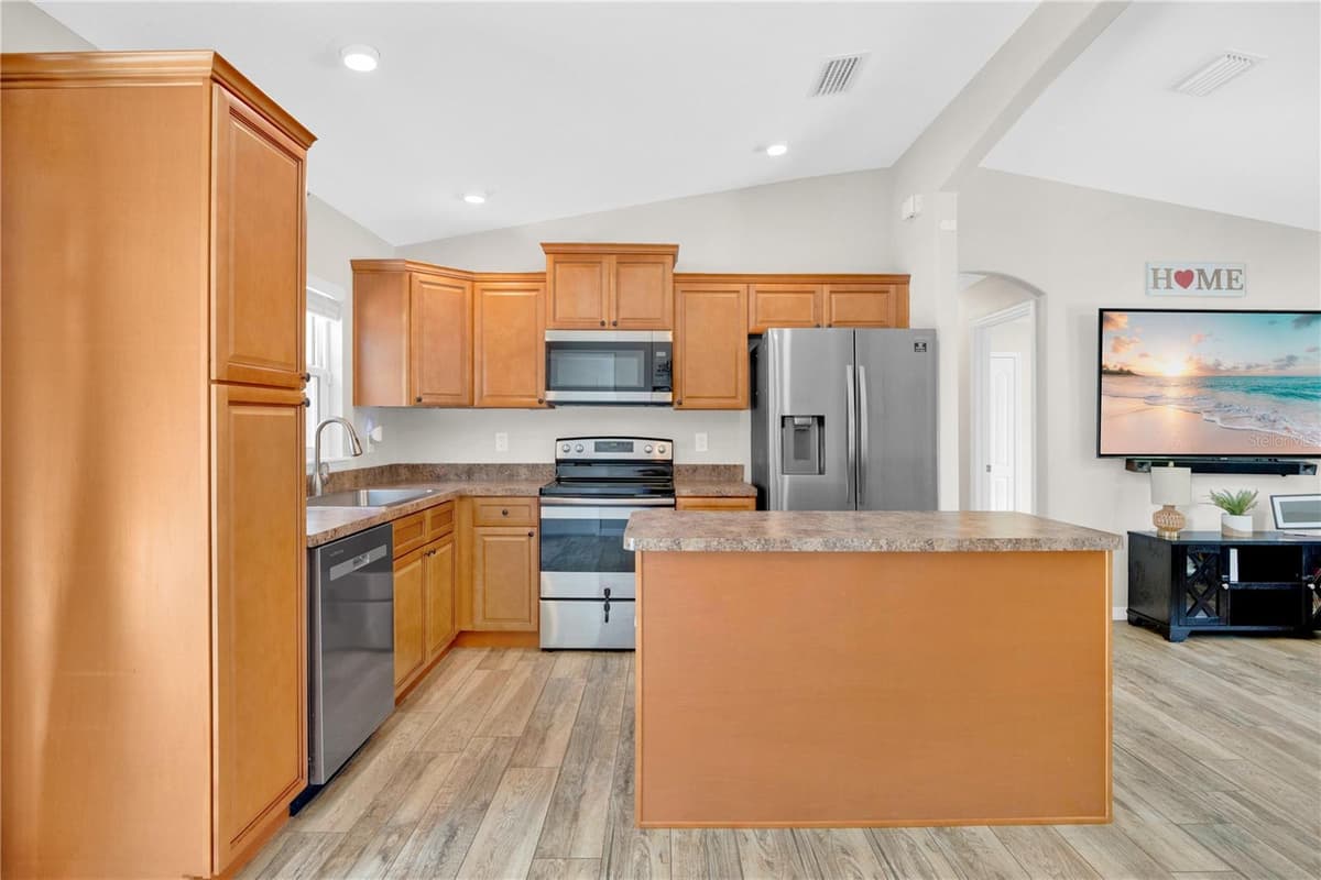 1345 GRAND AVENUE — photo 11 of 32