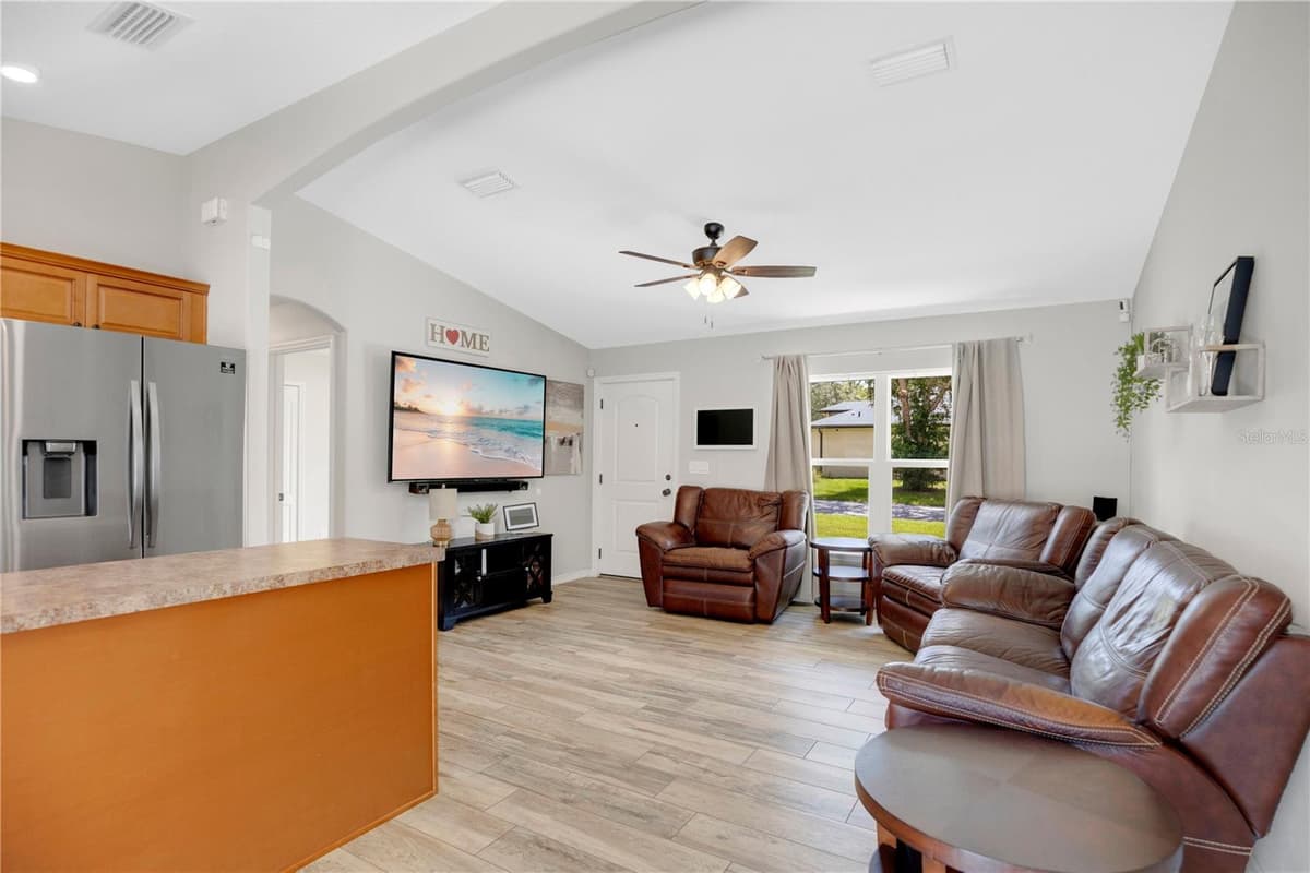 1345 GRAND AVENUE — photo 7 of 32