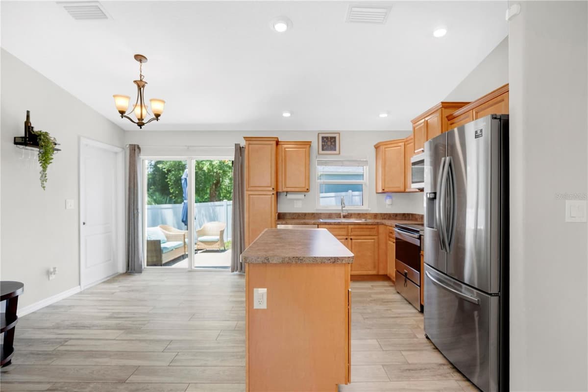 1345 GRAND AVENUE — photo 9 of 32