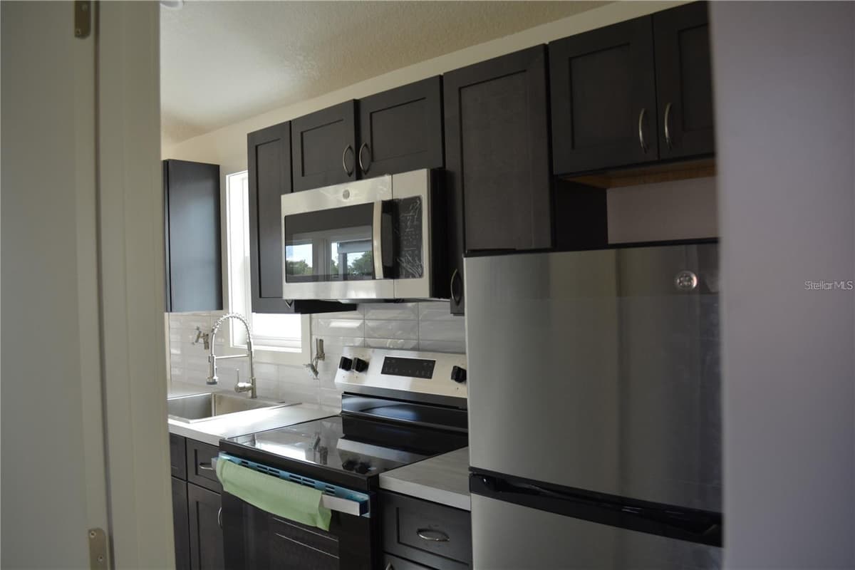 575 2ND STREET — photo 8 of 22