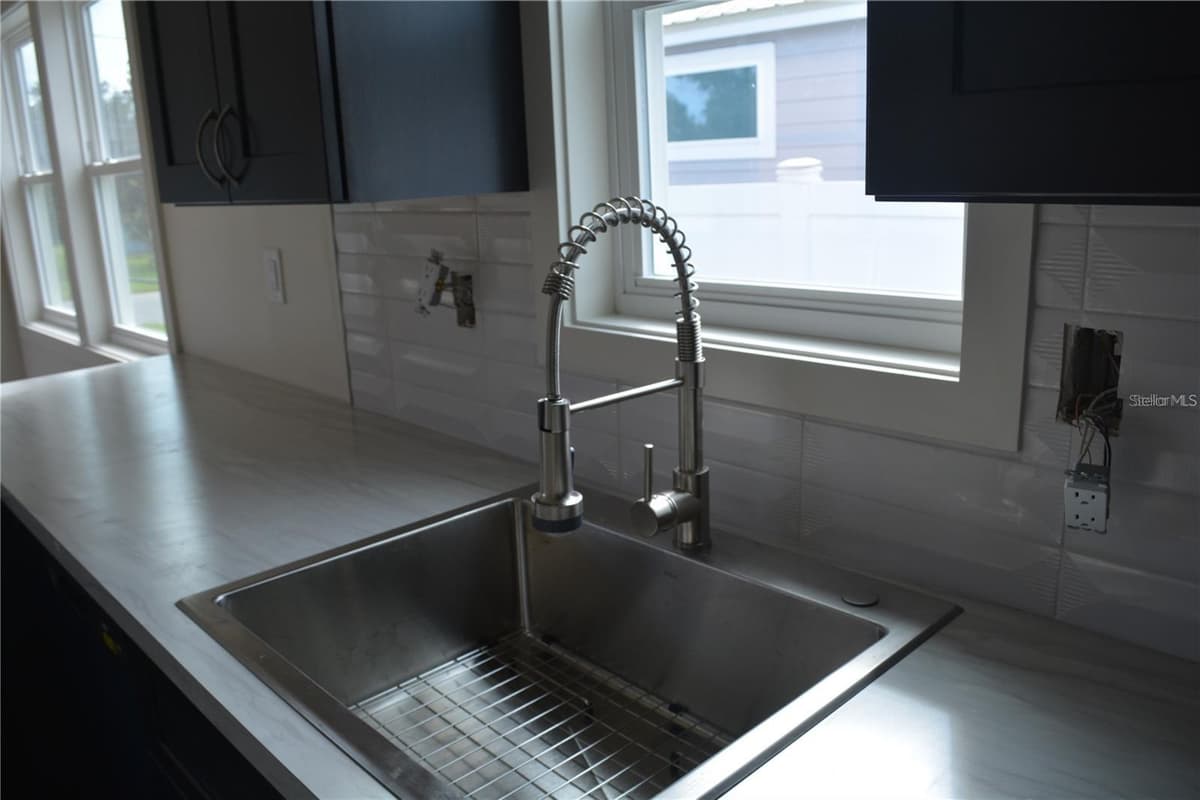 575 2ND STREET — photo 9 of 22