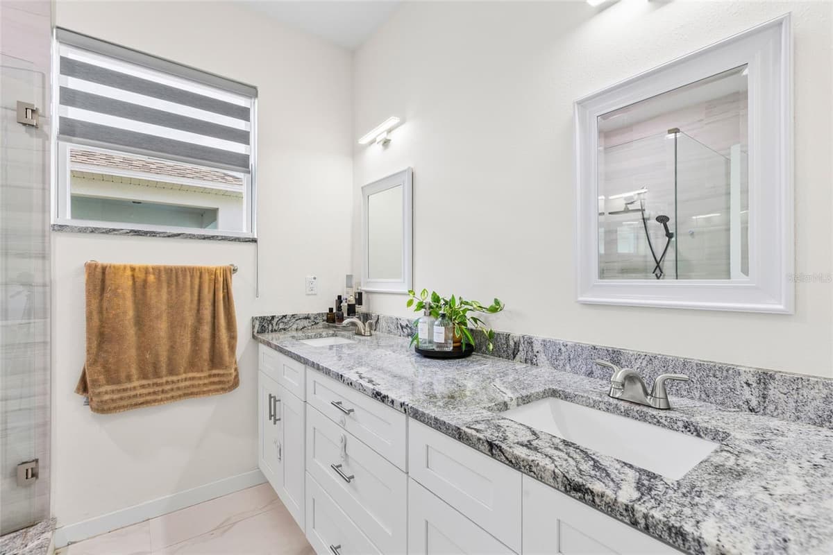 1747 OAK STREET — photo 17 of 37