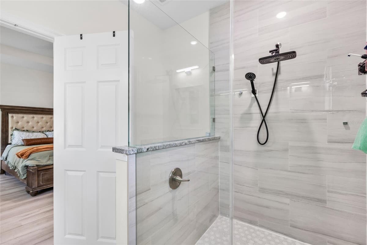 1747 OAK STREET — photo 18 of 37