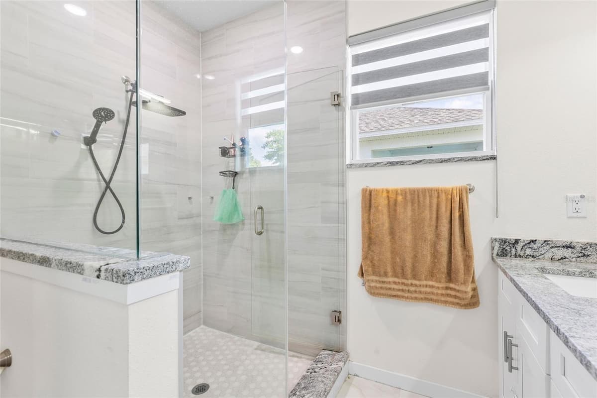 1747 OAK STREET — photo 19 of 37