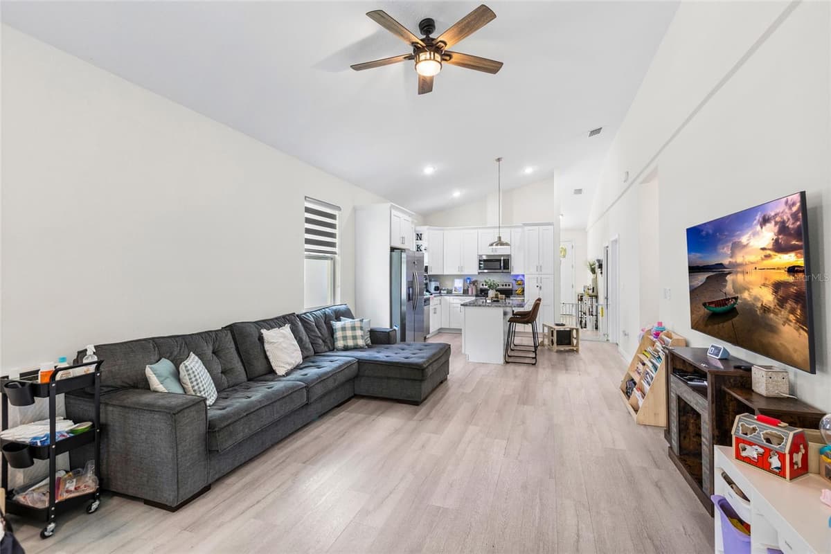 1747 OAK STREET — photo 9 of 37