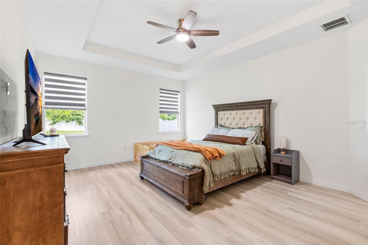 1747 OAK STREET — photo 15 of 37