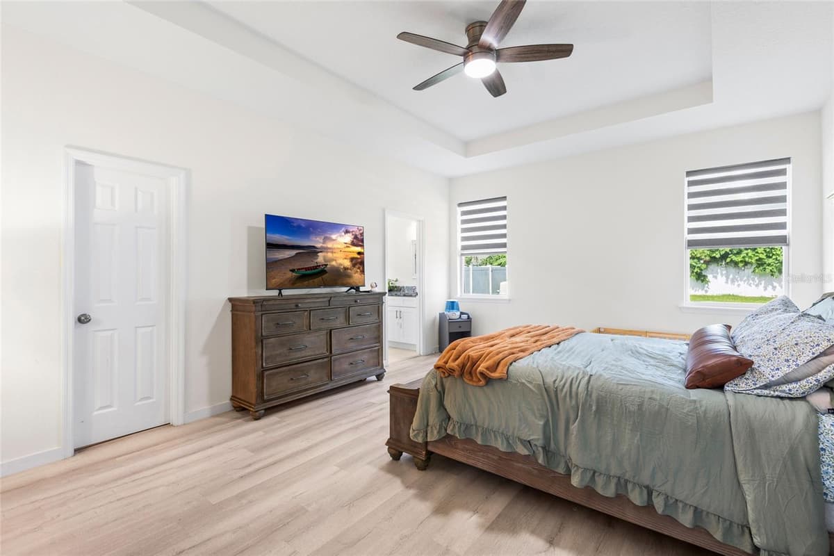 1747 OAK STREET — photo 16 of 37