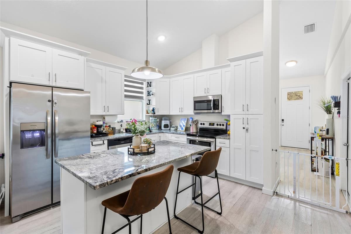 1747 OAK STREET — photo 6 of 37