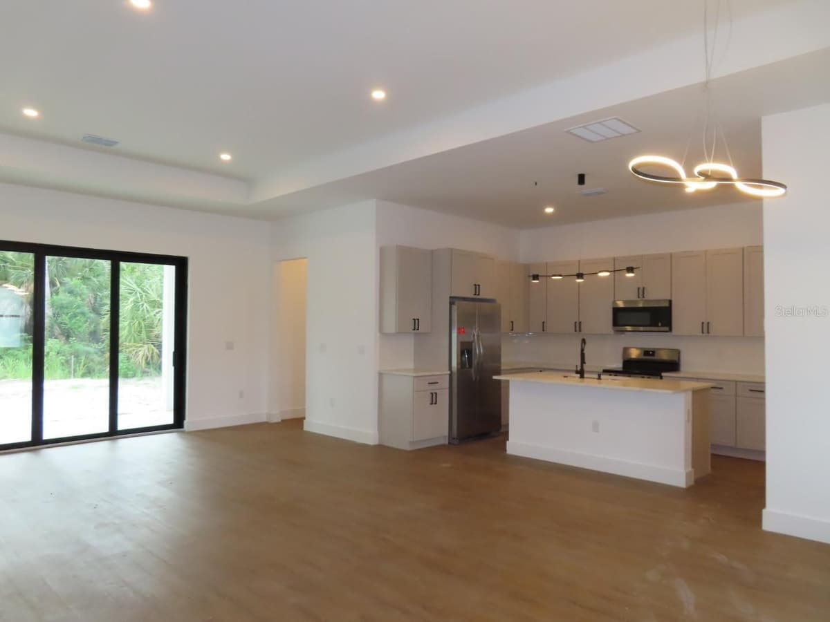 2227 SAYBROOK AVENUE — photo 7 of 25