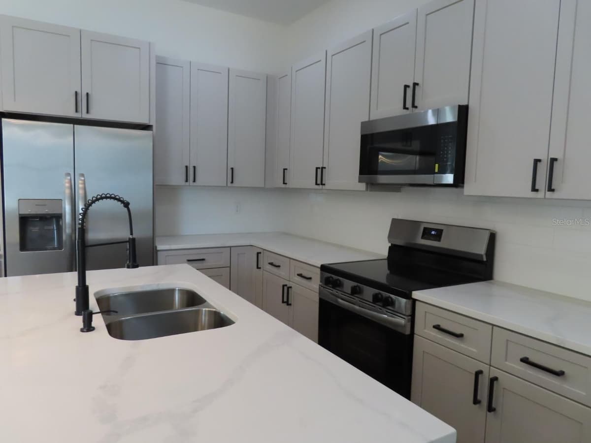 2227 SAYBROOK AVENUE — photo 8 of 25