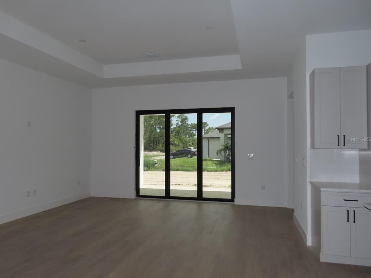 2227 SAYBROOK AVENUE — photo 5 of 25
