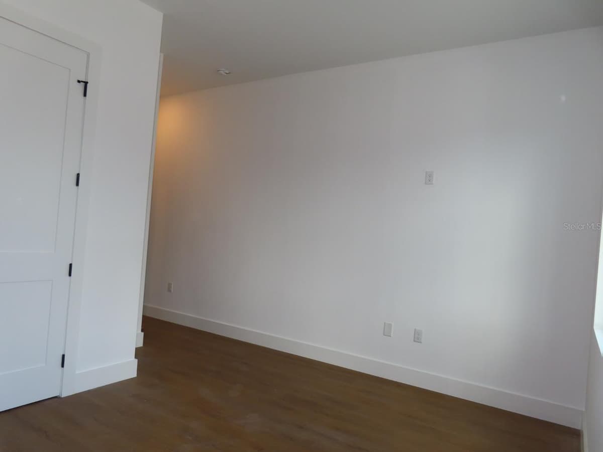 2227 SAYBROOK AVENUE — photo 10 of 25