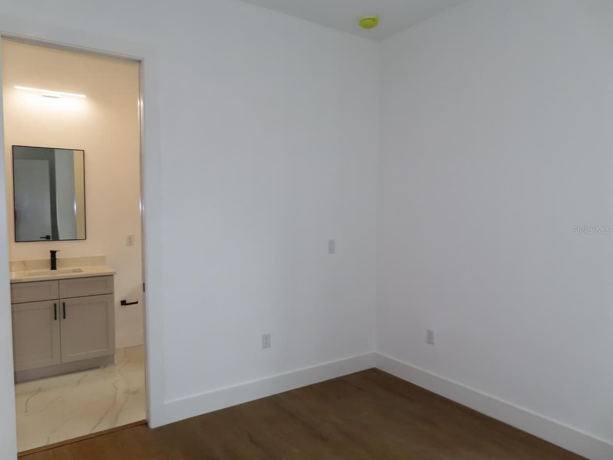 2227 SAYBROOK AVENUE — photo 19 of 25