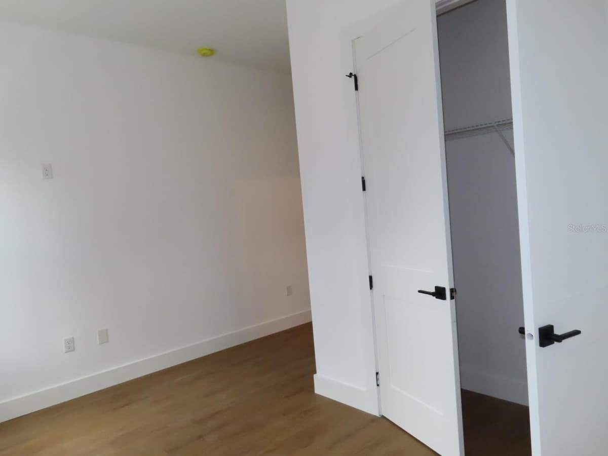 2227 SAYBROOK AVENUE — photo 12 of 25