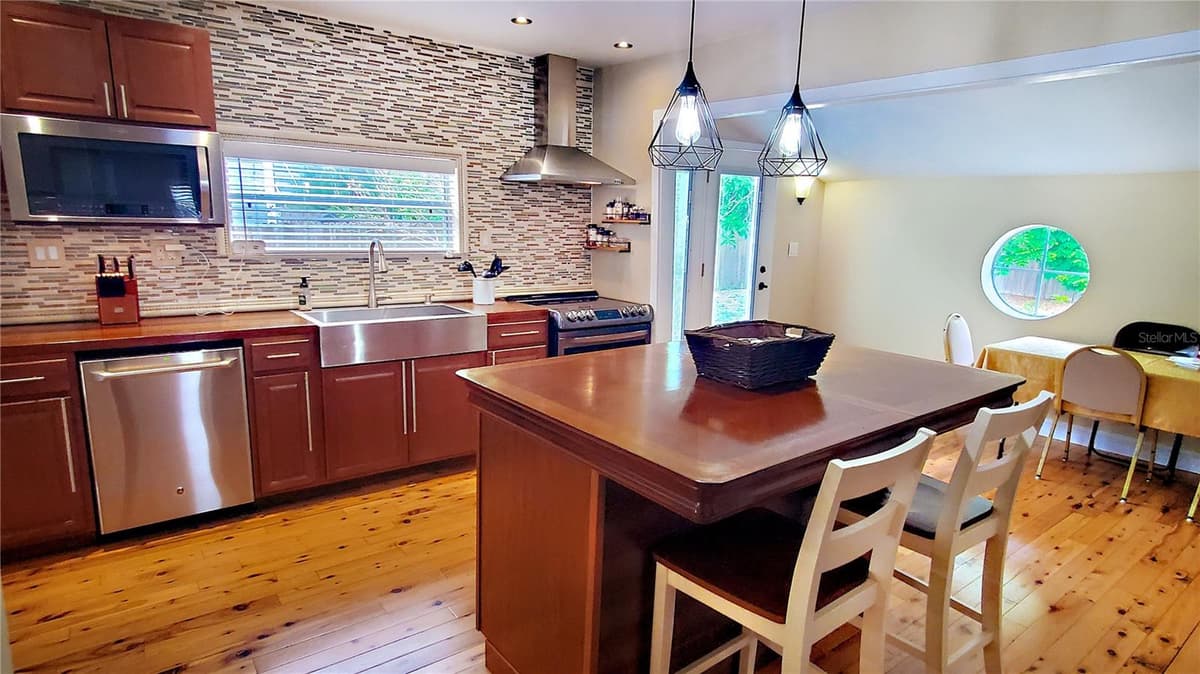1722 ALBEMARLE ROAD — photo 6 of 28