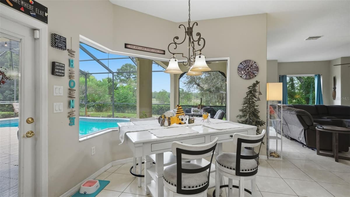 10400 RAMBLE RIDGE COURT — photo 11 of 80