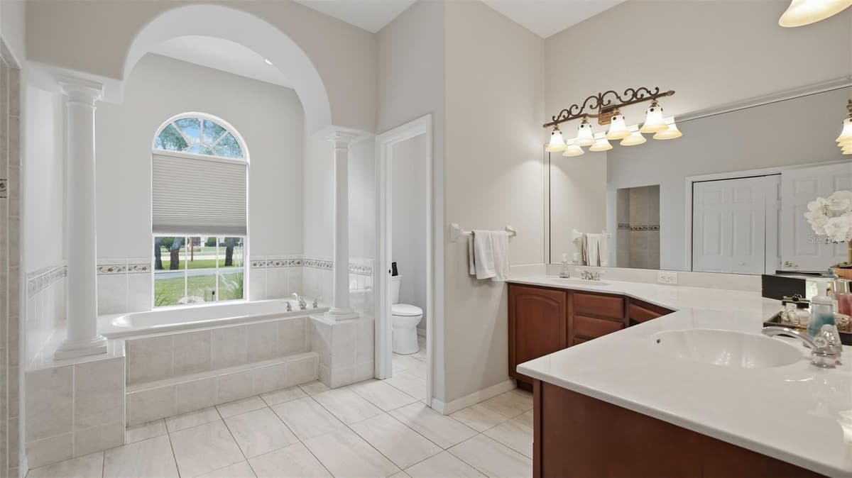 10400 RAMBLE RIDGE COURT — photo 16 of 80
