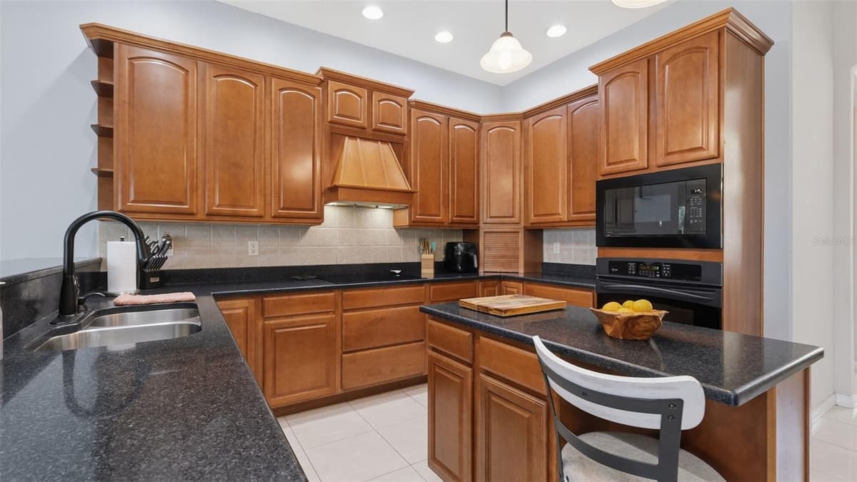10400 RAMBLE RIDGE COURT — photo 34 of 80