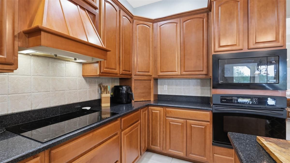 10400 RAMBLE RIDGE COURT — photo 27 of 80