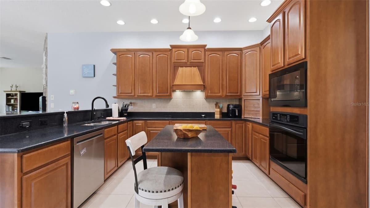 10400 RAMBLE RIDGE COURT — photo 33 of 80