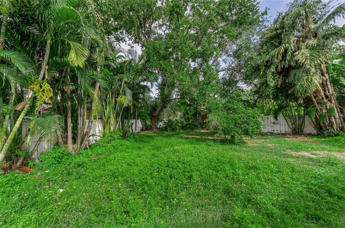 850 RAFAEL BOULEVARD — photo 43 of 46