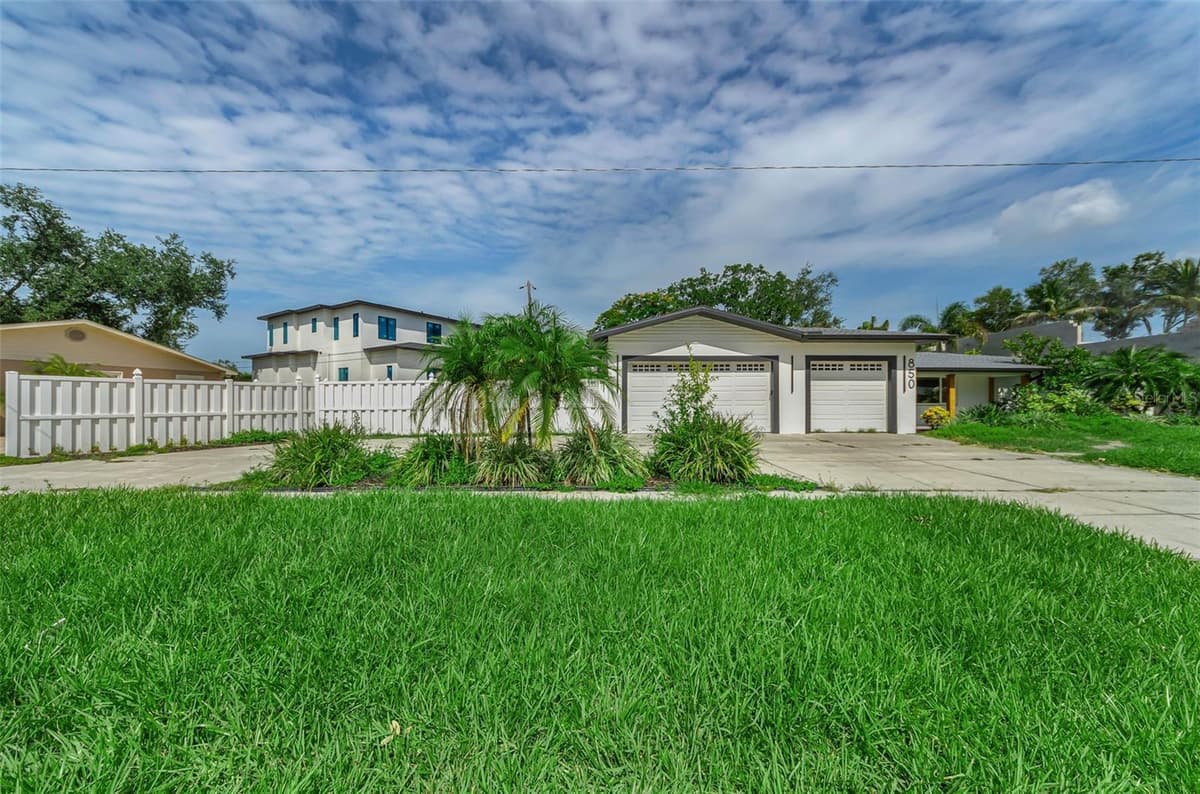 850 RAFAEL BOULEVARD — photo 2 of 46