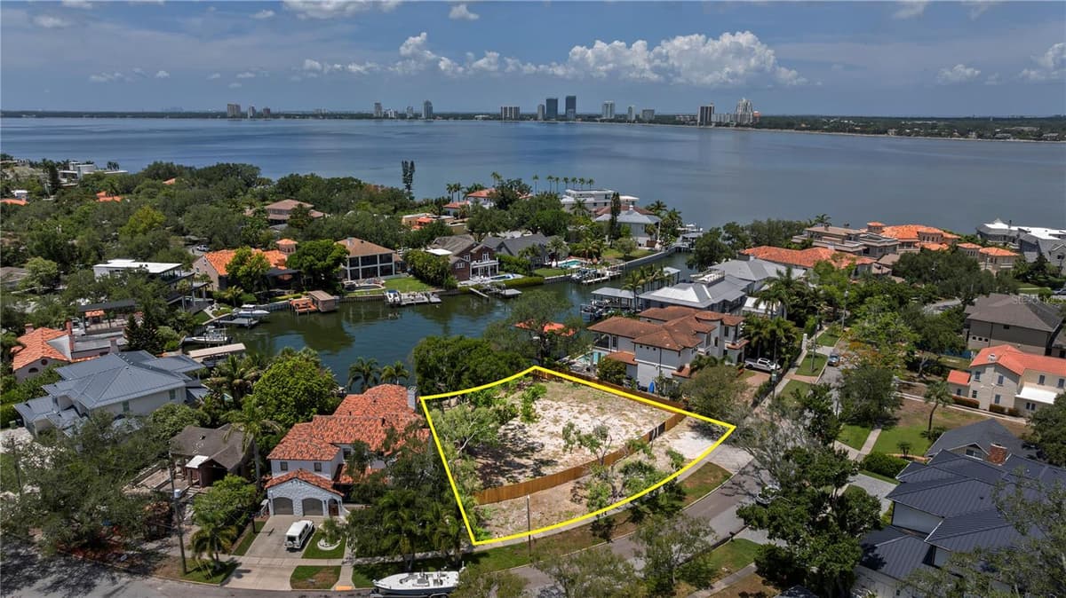 86 BAHAMA CIRCLE — photo 1 of 22