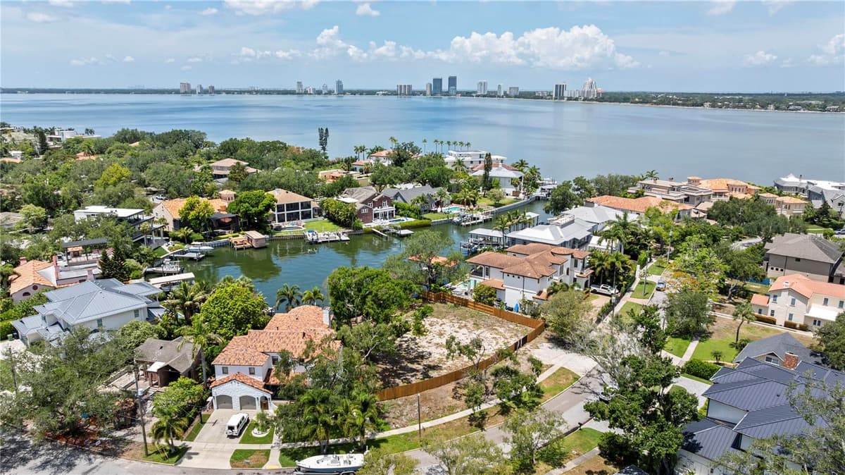 86 BAHAMA CIRCLE — photo 2 of 22