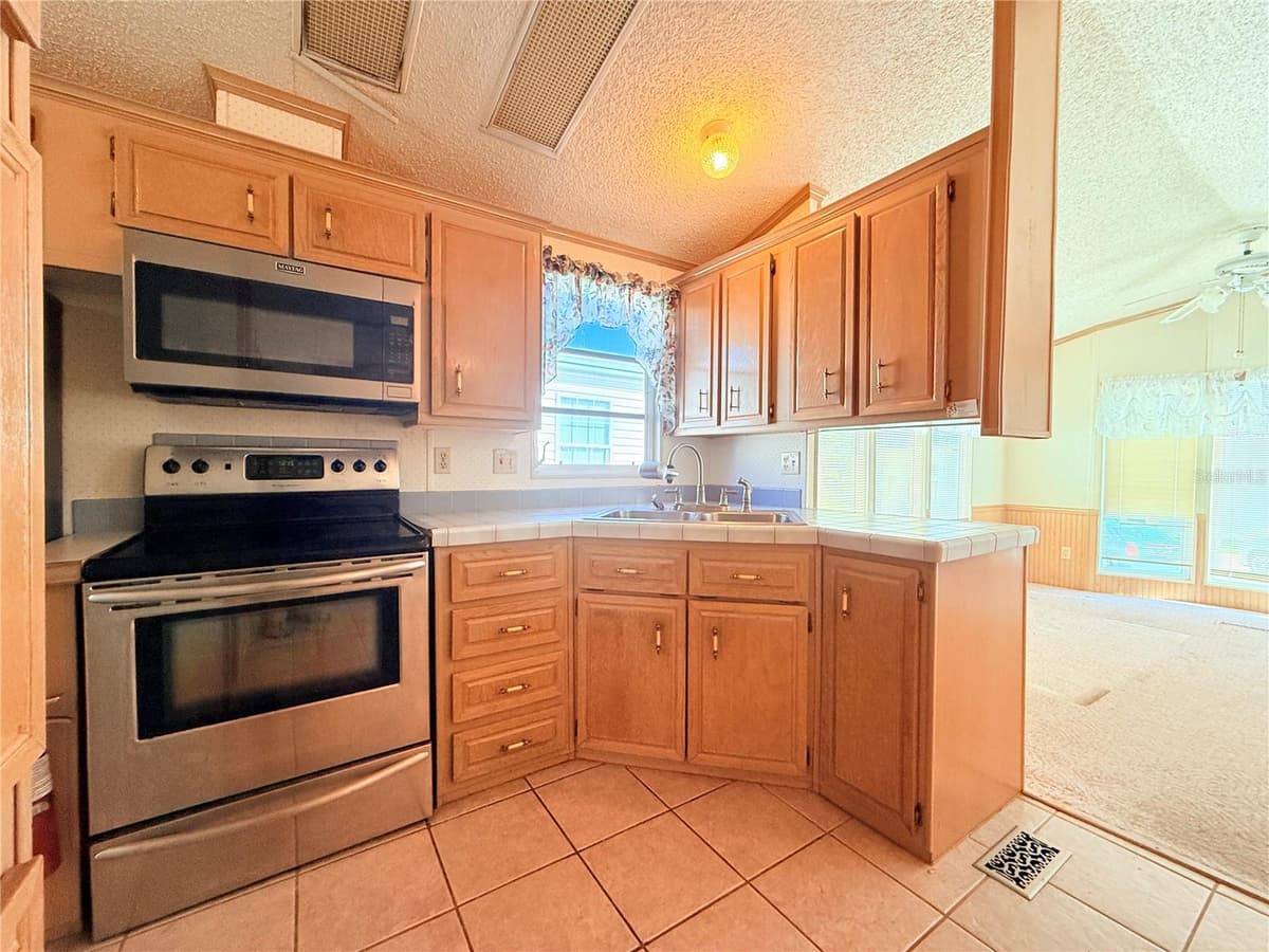 2215 73RD STREET — photo 11 of 44