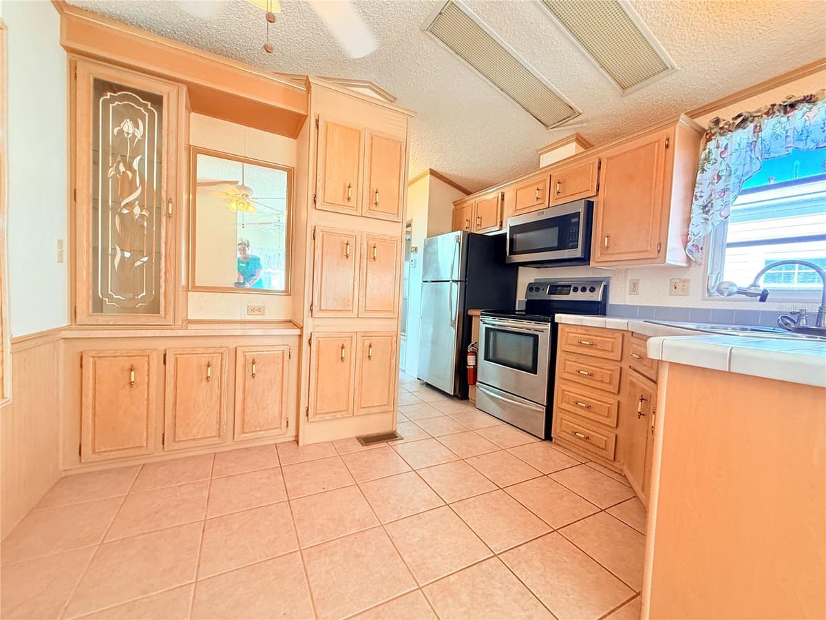 2215 73RD STREET — photo 8 of 44
