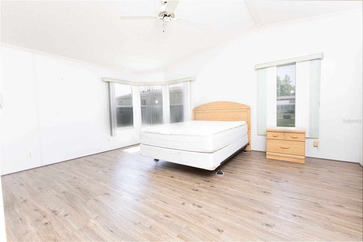 5217 CAMBRIDGE COURT — photo 12 of 35