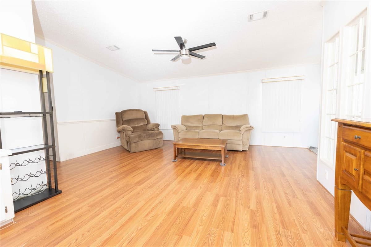 5217 CAMBRIDGE COURT — photo 6 of 35