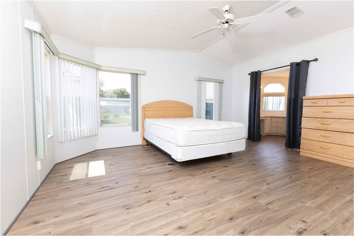 5217 CAMBRIDGE COURT — photo 14 of 35