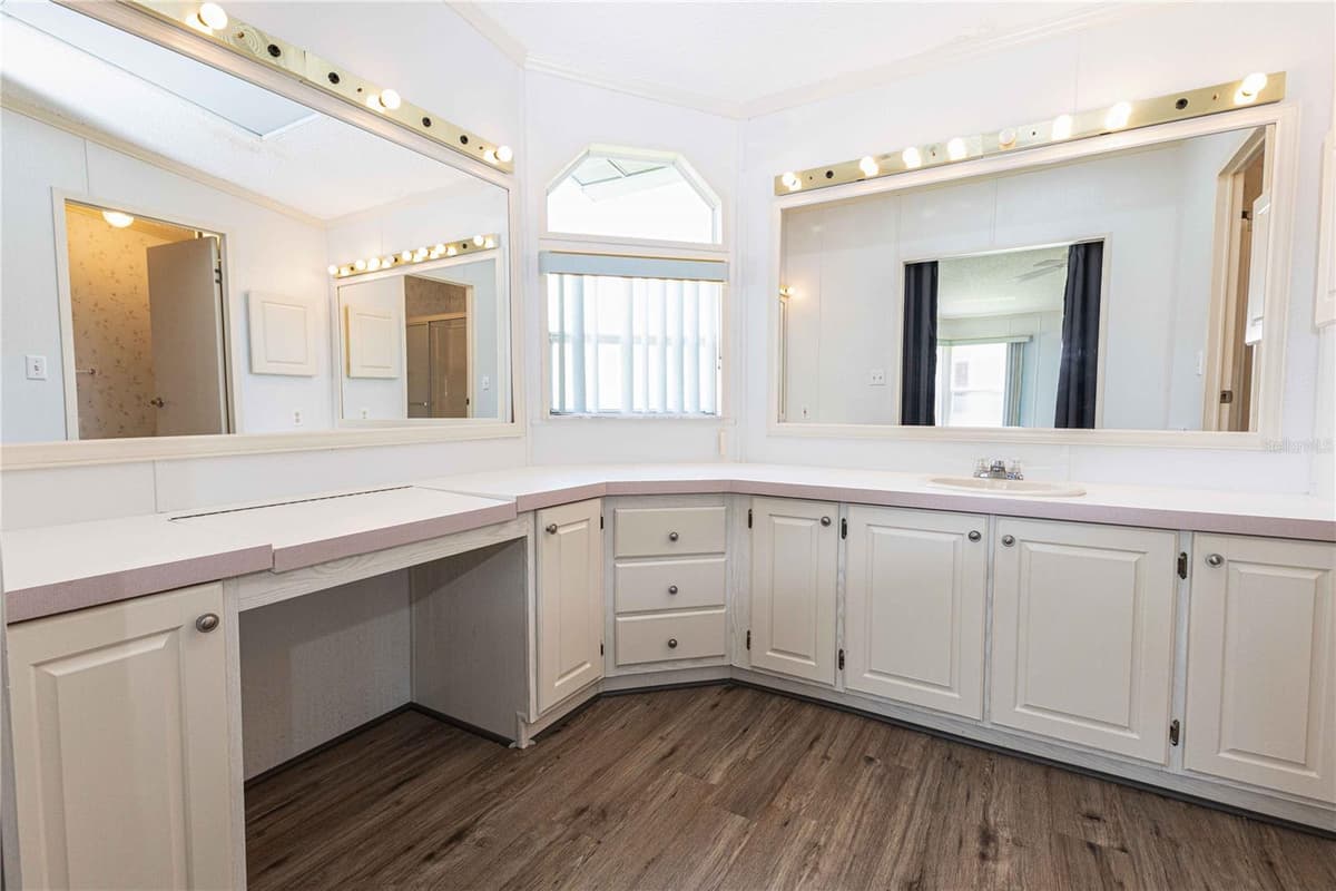 5217 CAMBRIDGE COURT — photo 16 of 35