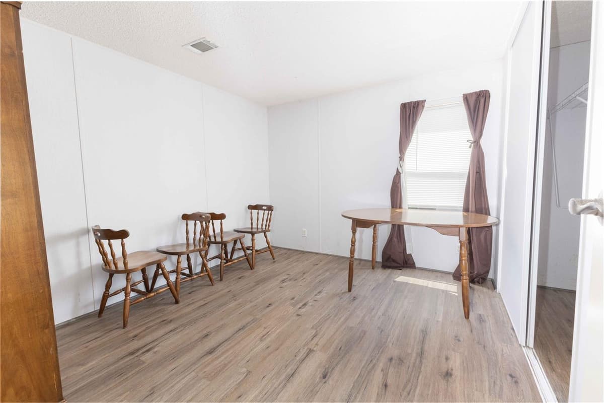 5217 CAMBRIDGE COURT — photo 17 of 35