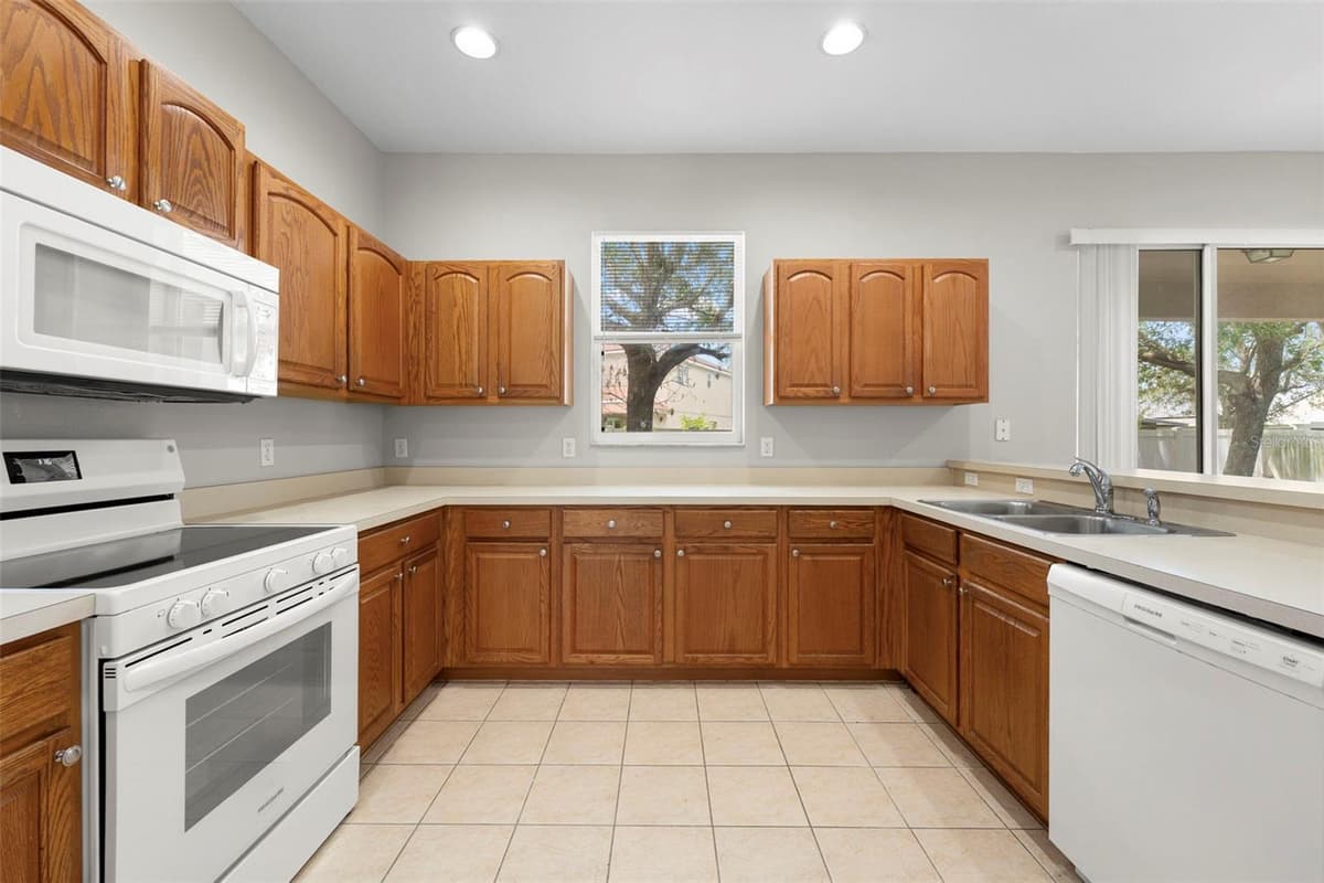 10215 CYPRESS KNEE CIRCLE — photo 2 of 39