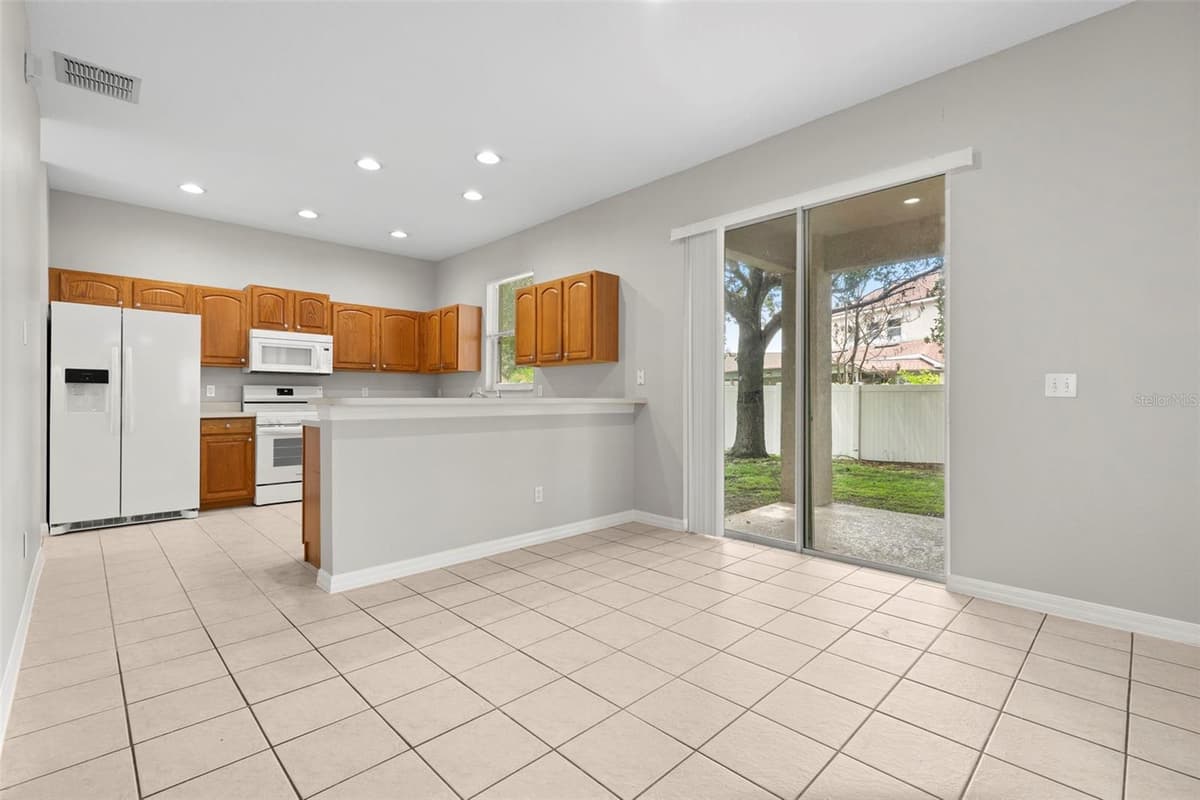 10215 CYPRESS KNEE CIRCLE — photo 8 of 39