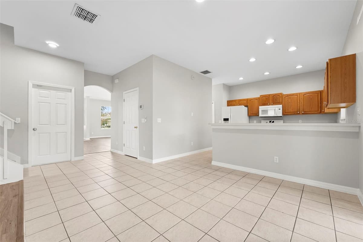 10215 CYPRESS KNEE CIRCLE — photo 9 of 39