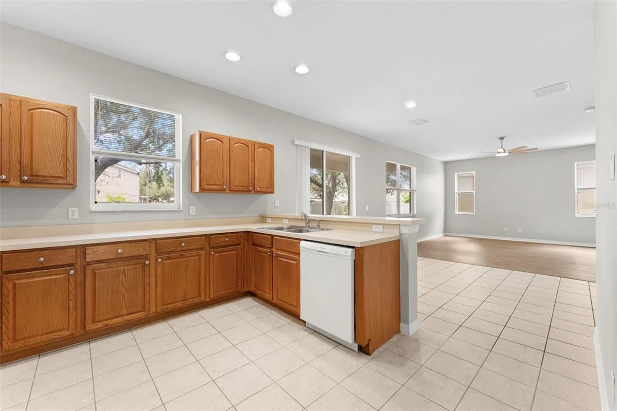 10215 CYPRESS KNEE CIRCLE — photo 4 of 39