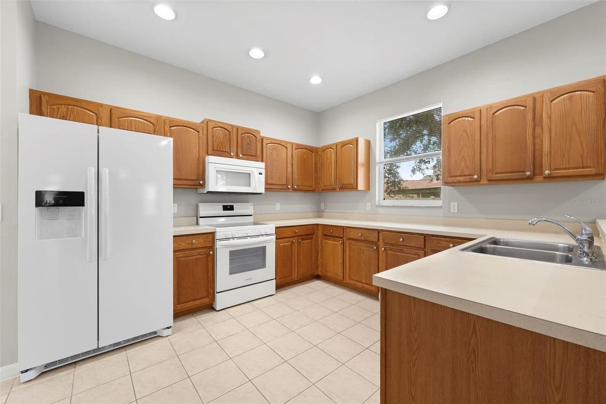 10215 CYPRESS KNEE CIRCLE — photo 3 of 39